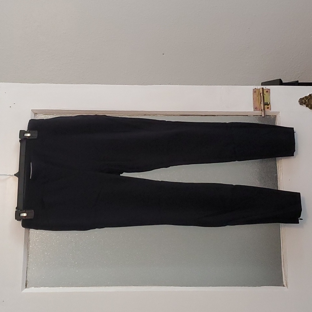 WHBM SZ 6 black ankle pull on pants